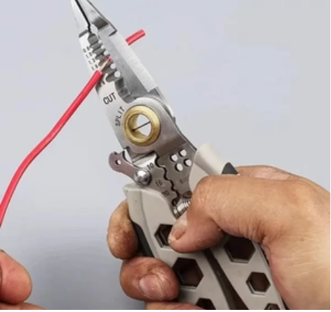 كماشة متعددة الوظائف